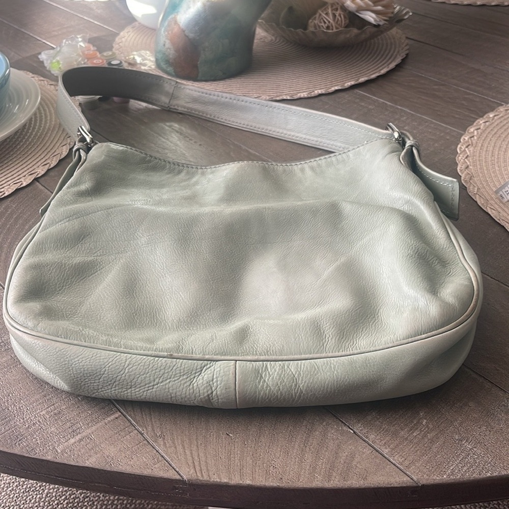 Marc Jacobs Mint Green Leather Shoulder Bag with Gold Hardware - Picture 4 of 10